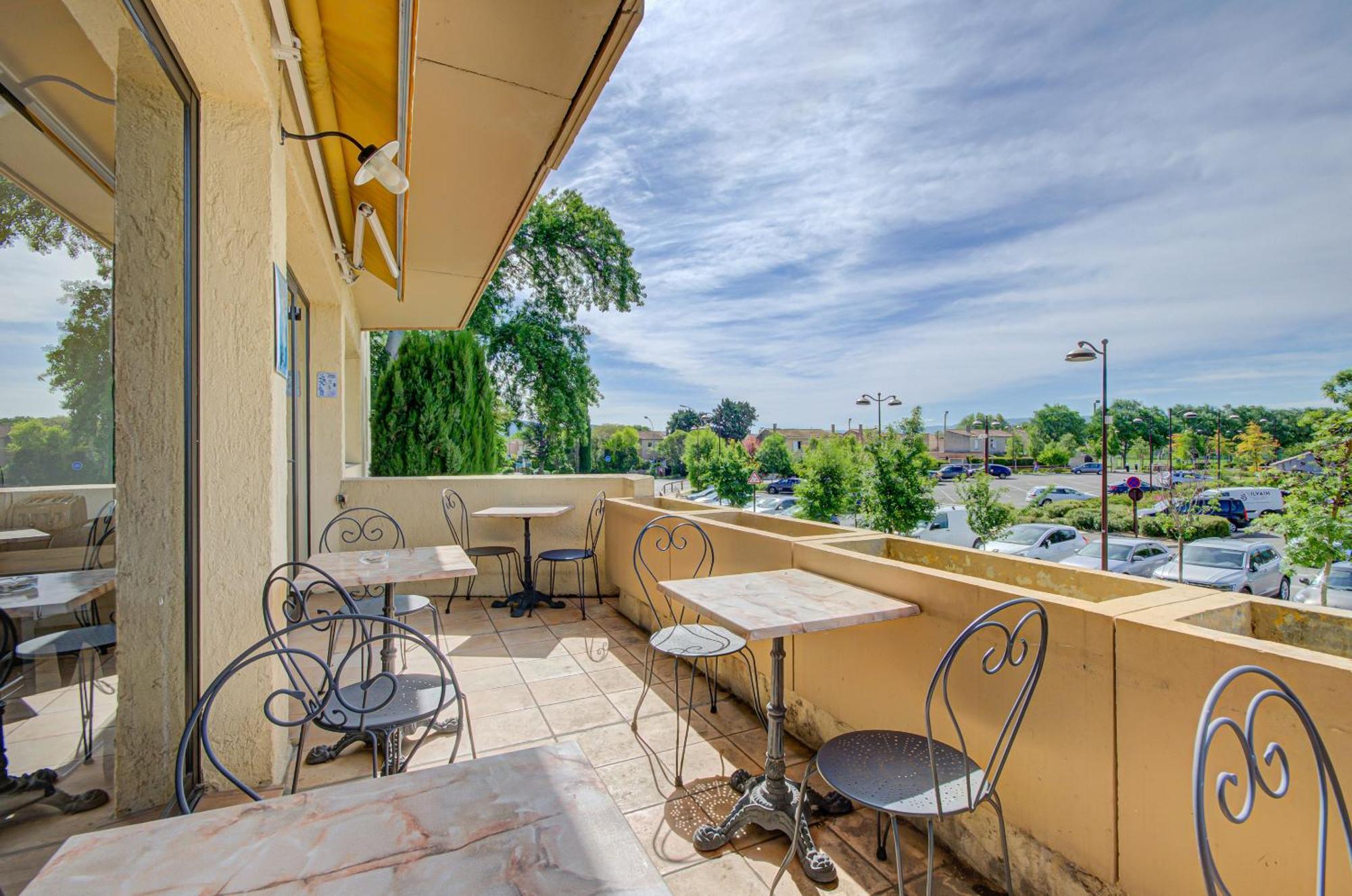 Hotel Les Nevons L'Isle-sur-la-Sorgue Bagian luar foto