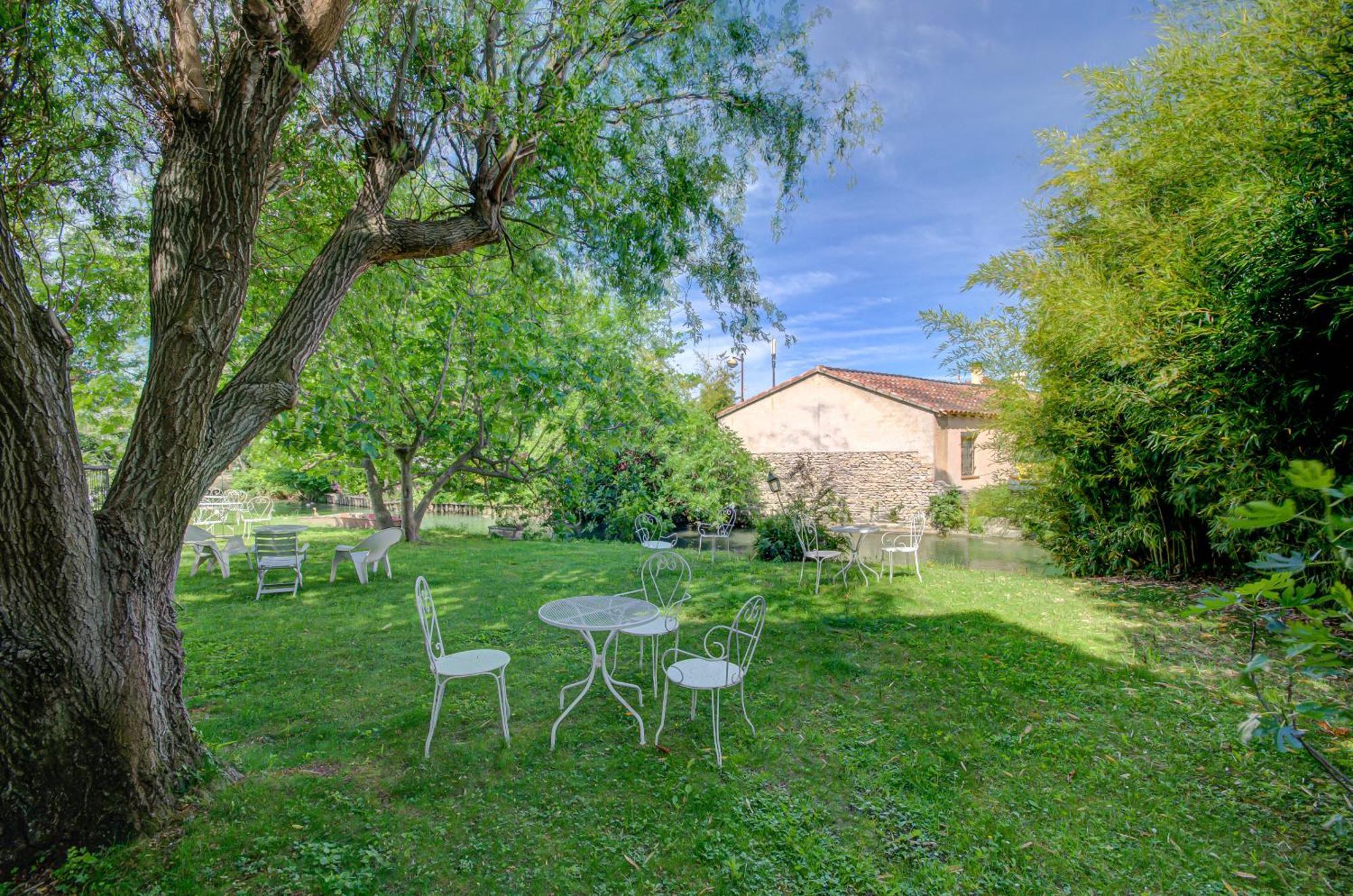 Hotel Les Nevons L'Isle-sur-la-Sorgue Bagian luar foto
