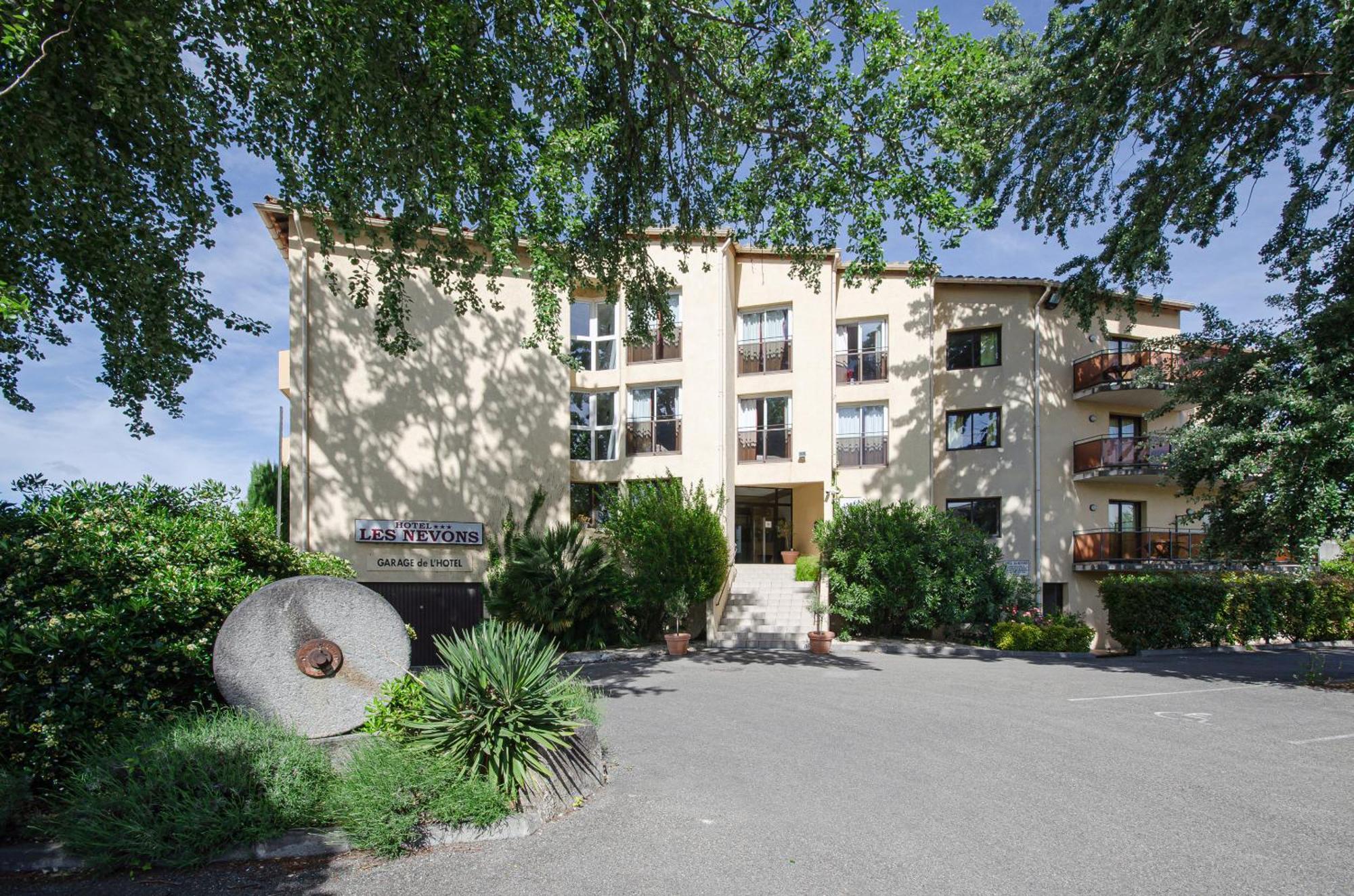 Hotel Les Nevons L'Isle-sur-la-Sorgue Bagian luar foto