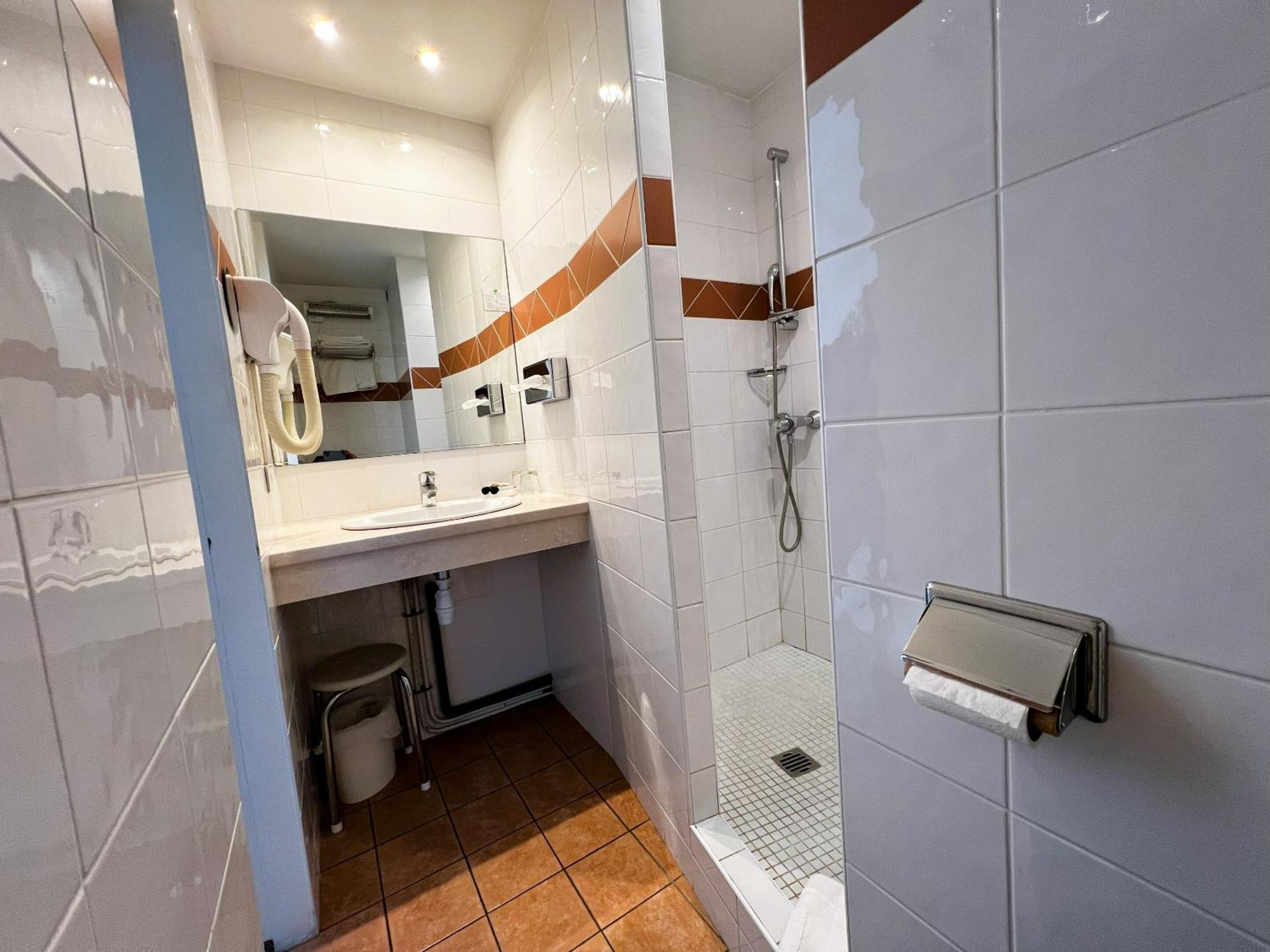 Hotel Les Nevons L'Isle-sur-la-Sorgue Ruang foto