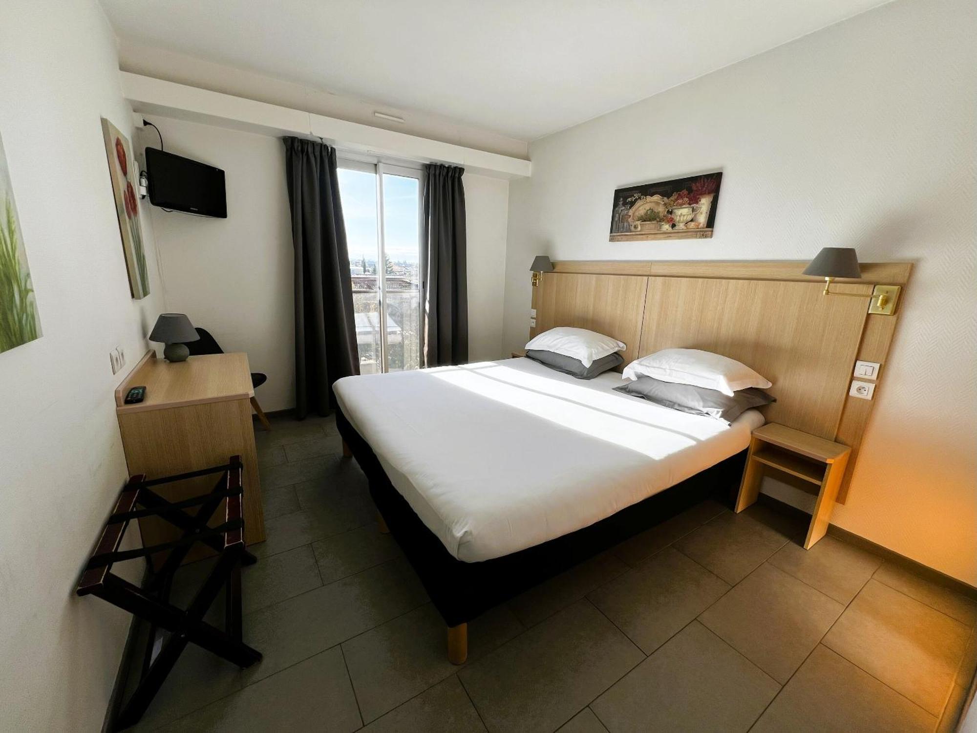 Hotel Les Nevons L'Isle-sur-la-Sorgue Ruang foto